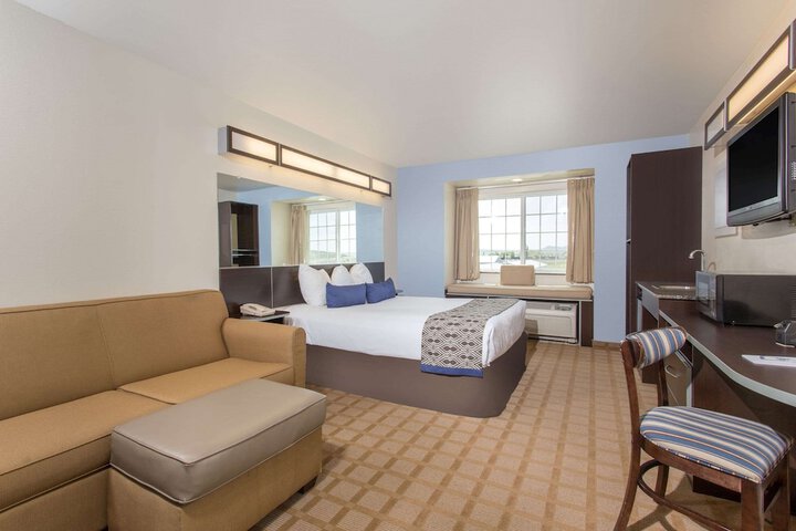Room 27 of 41