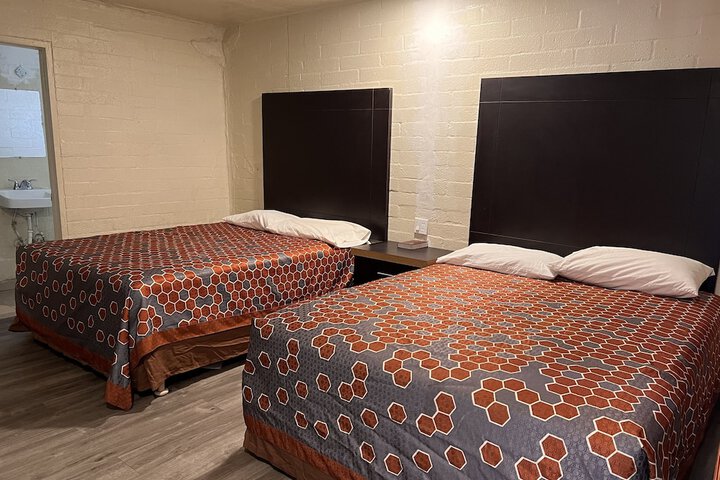 Room 9 of 16