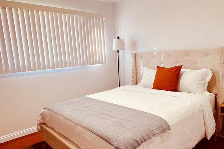 Charming 3BR Retreat near Disneyland Downtown LA!