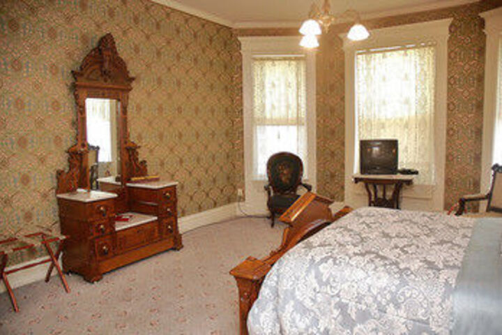 The Grand Anne Bed & Breakfast