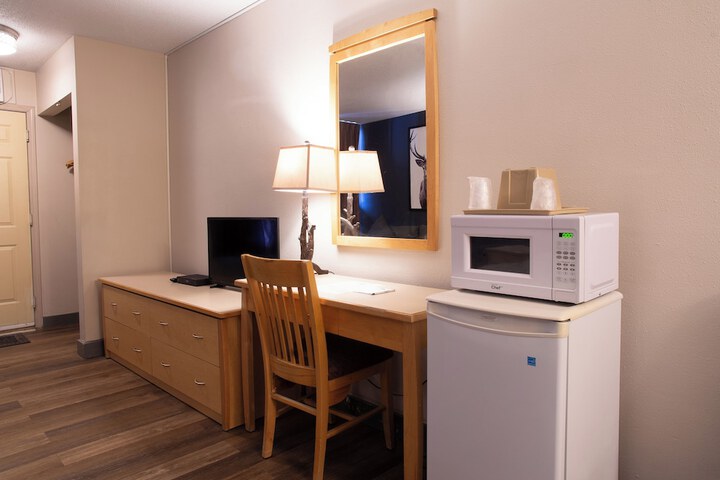 EasyStay Inn & Suites Fernie
