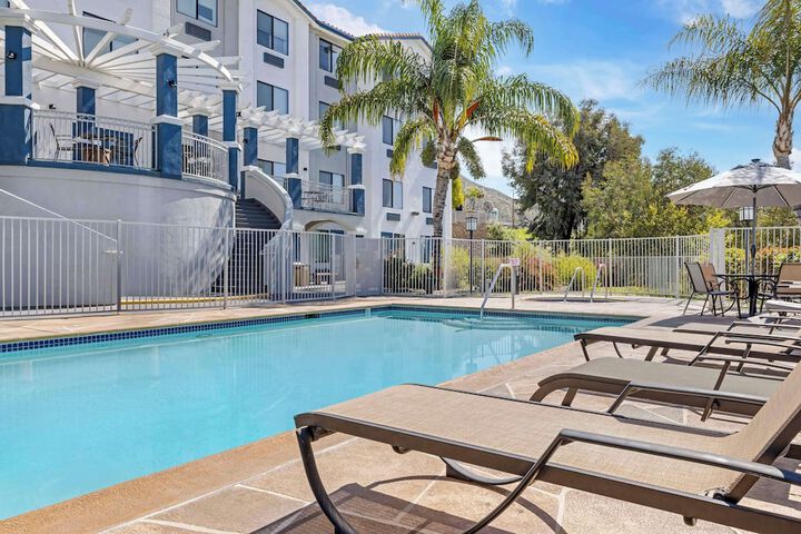 Best Western Plus Lake Elsinore Inn & Suites