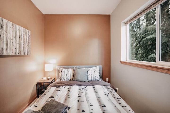 20gs - Wifi - F / p - W/d - Sleeps 6 3 Bedroom Home by RedAwning