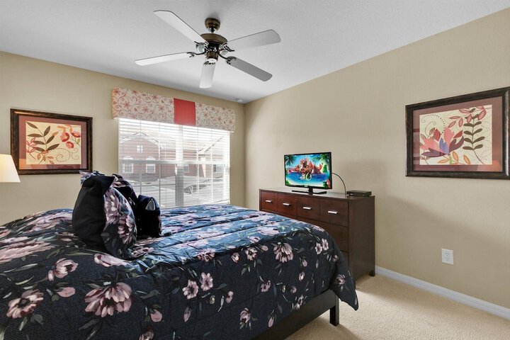 Room 32 of 47
