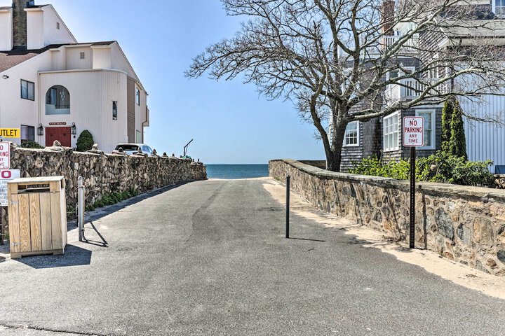 Westbrook Home w / Ocean Views - Walk to Beach