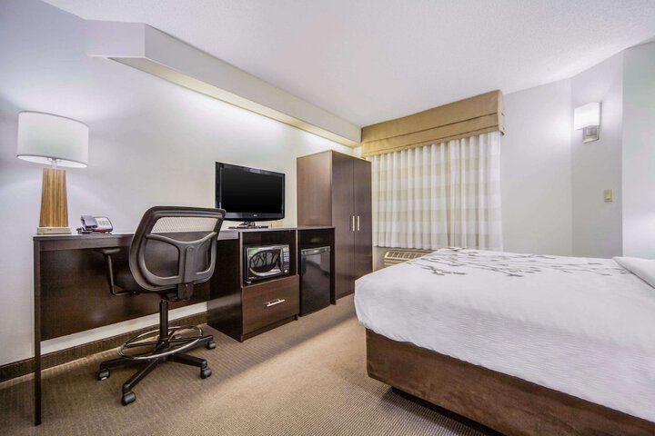Room 11 of 37