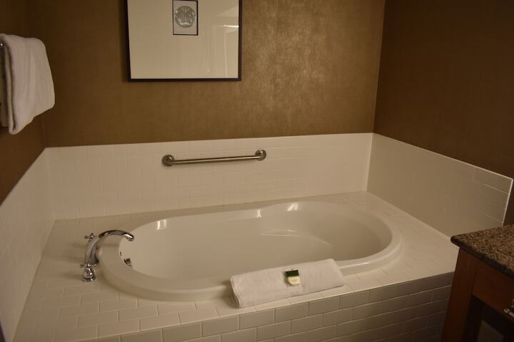 Room 11 of 28