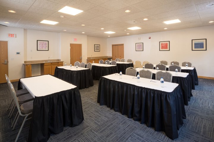 Holiday Inn Express Hotel & Suites Detroit - Utica by IHG