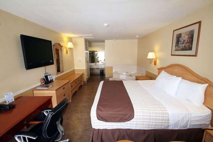 Room 9 of 28