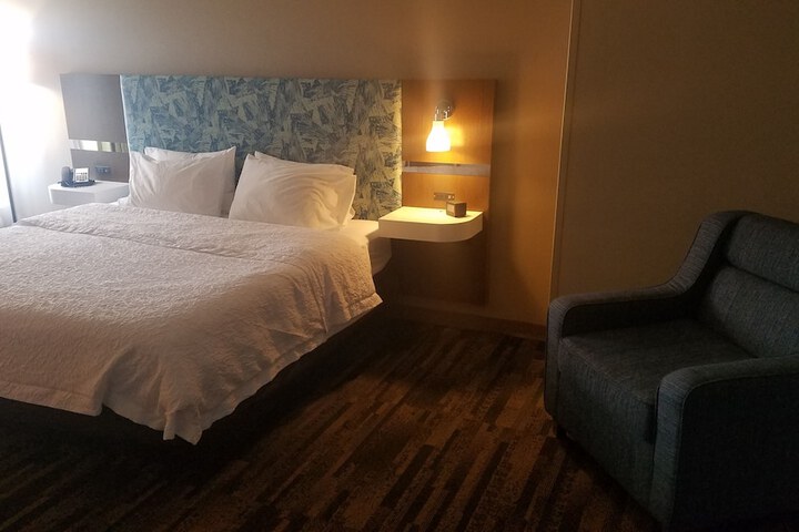 Hampton Inn & Suites Kansas City-Merriam