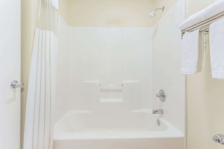 Room 9 of 28