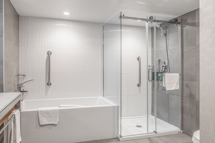 Ômage Hotel Montreal Laval, a Tribute Portfolio Hotel