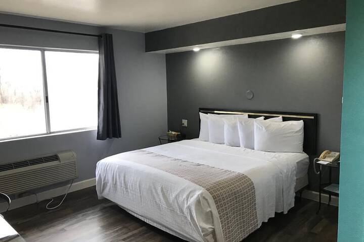 Room 11 of 28