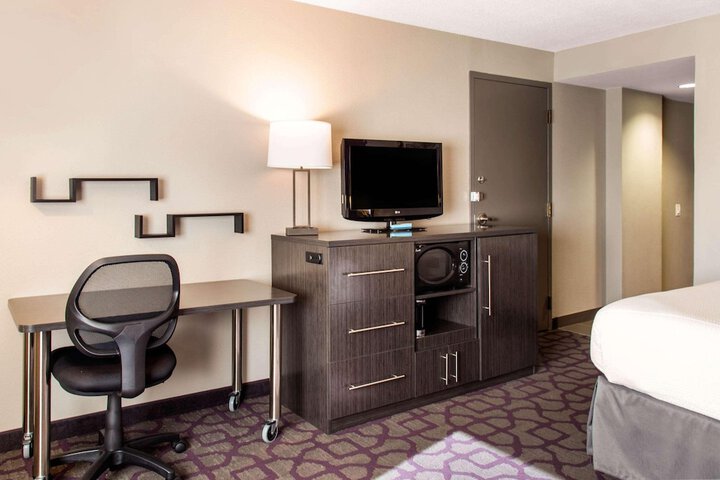 Room 49 of 102