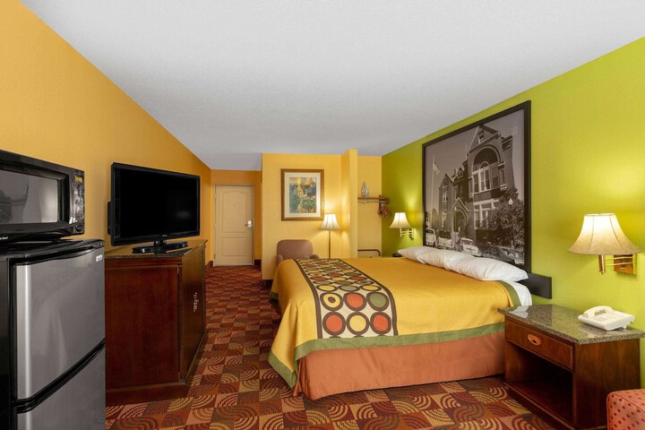 Room 8 of 15