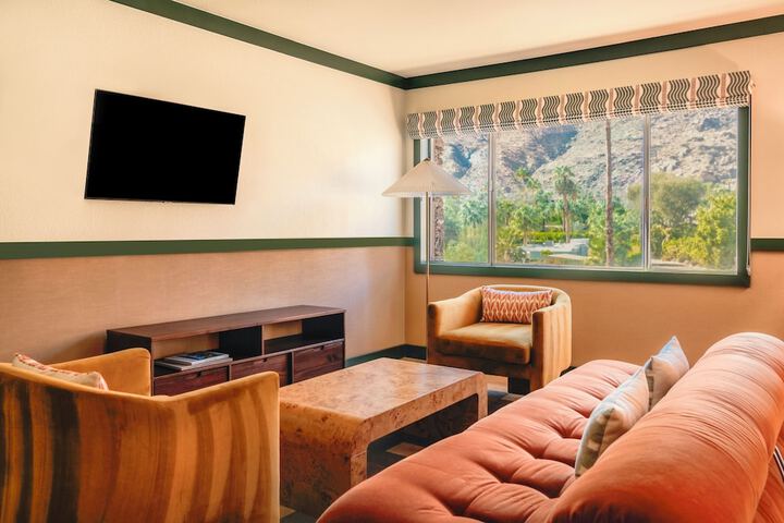 Room 32 of 42