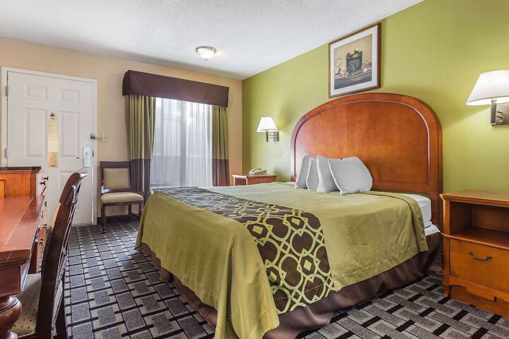 Room 15 of 27