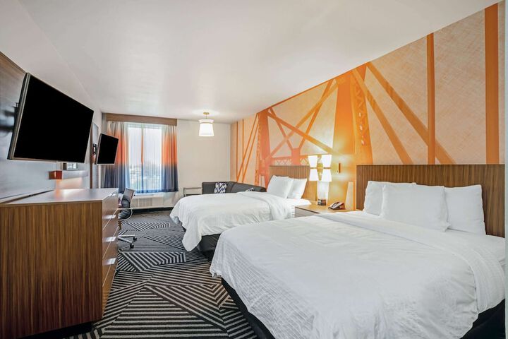 Room 27 of 40