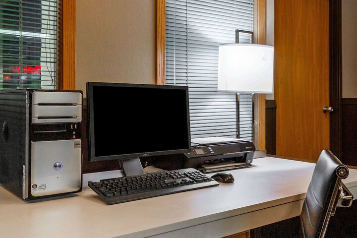 Business Center 17 of 17