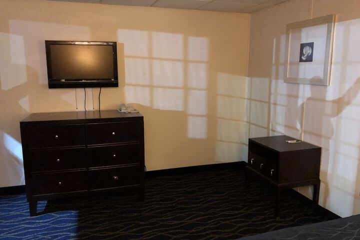 Room 33 of 63
