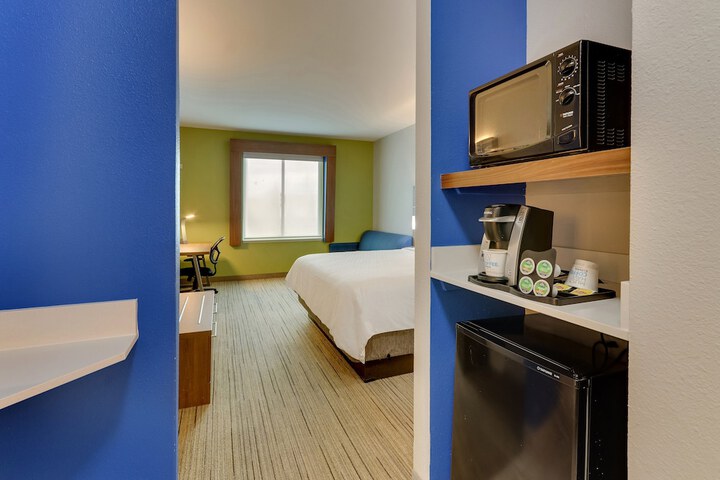 Room 27 of 53