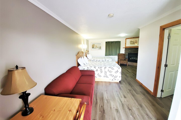 Room 103 of 181