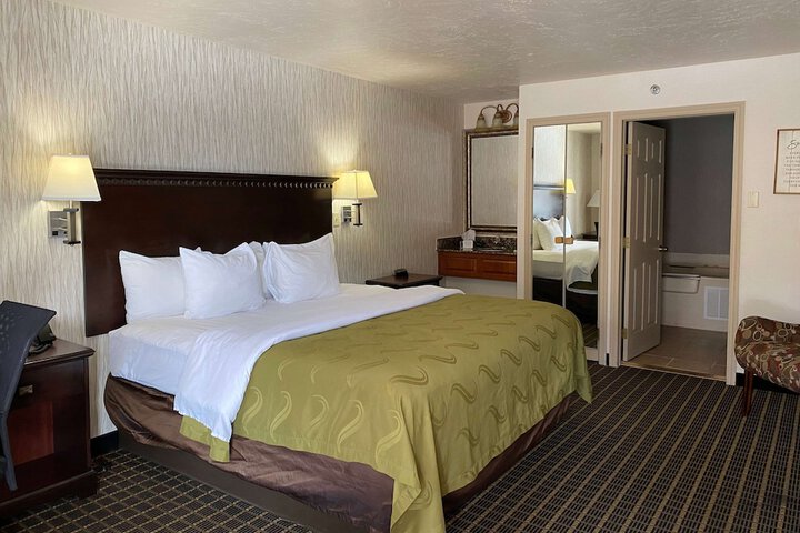 Room 40 of 74