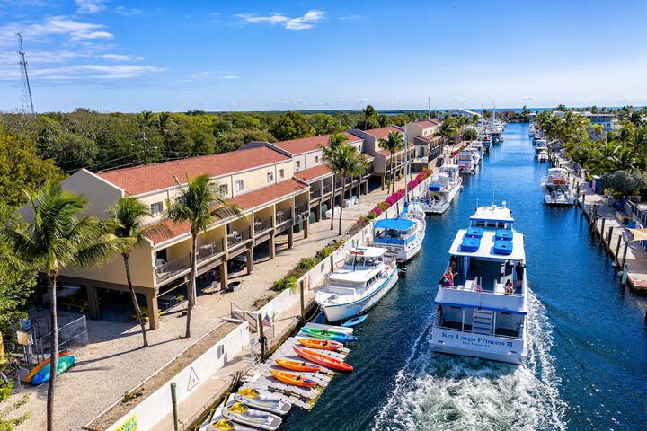 Waterside Suites & Marina