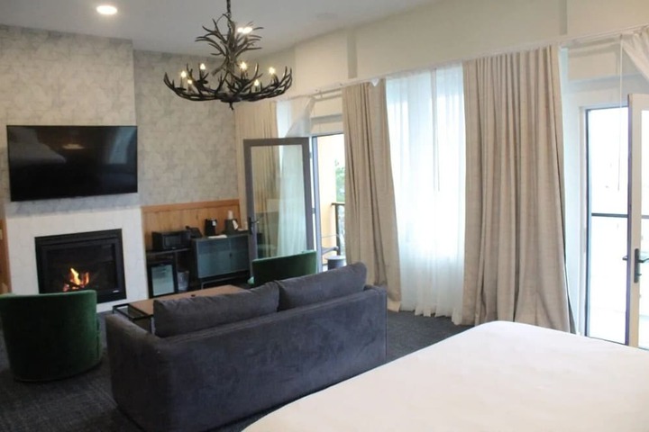 SaltLine Hotel