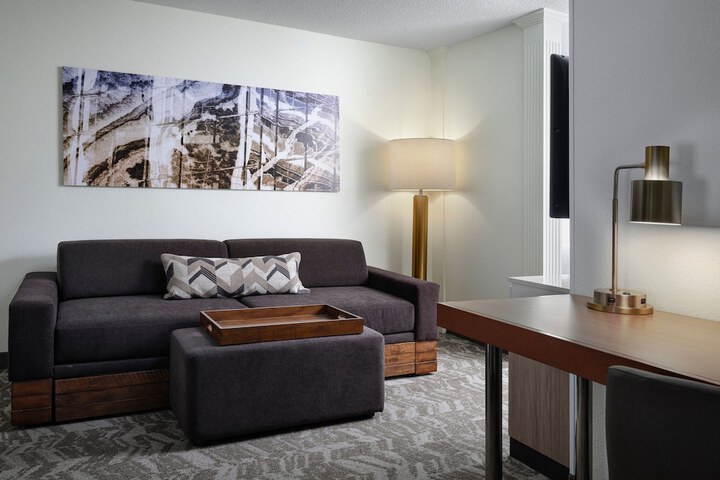 Room 21 of 38
