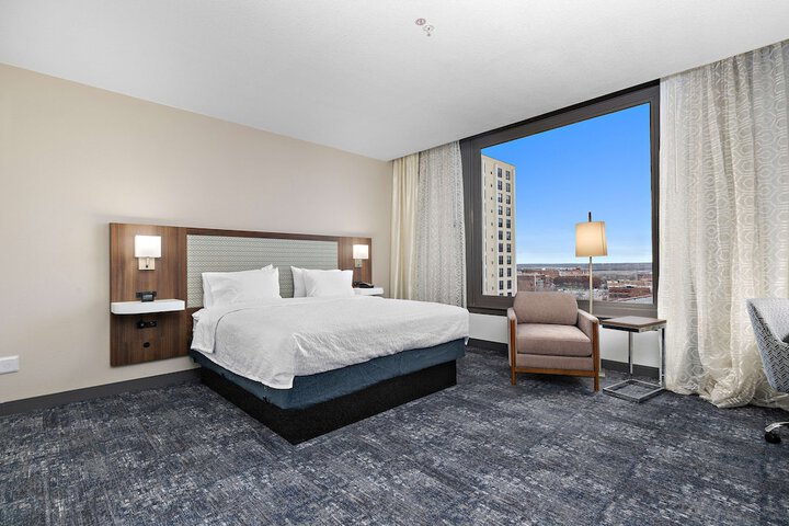 Room 28 of 40