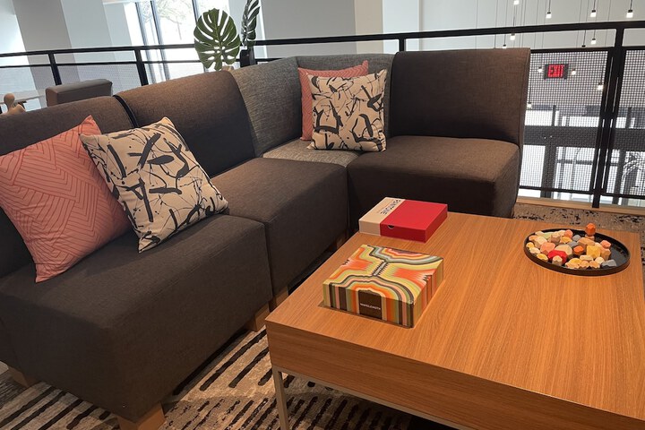 Lounge 80 of 84