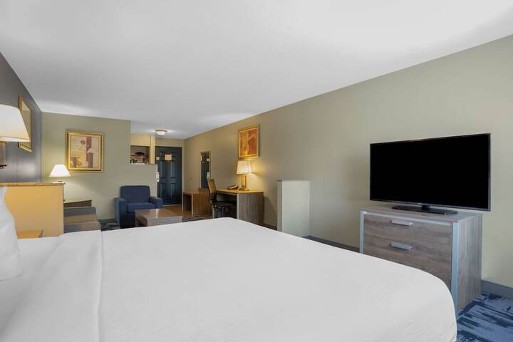 Room 11 of 25