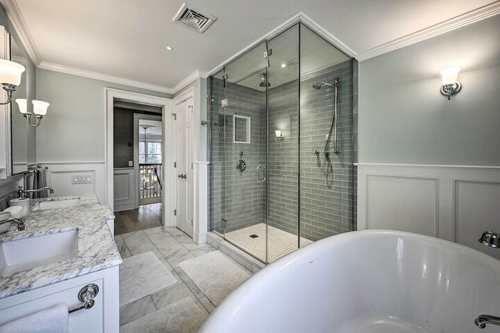Shelter Island Retreat w / Outdoor Pool!