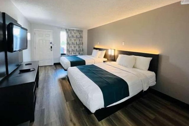Room 10 of 27