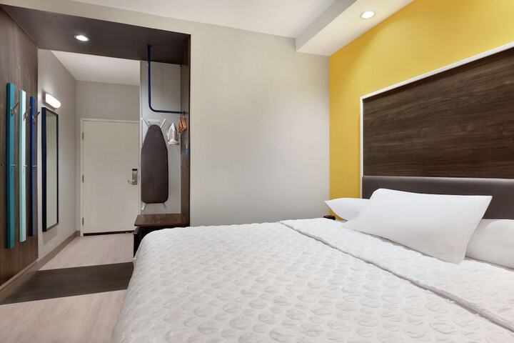 Room 25 of 34