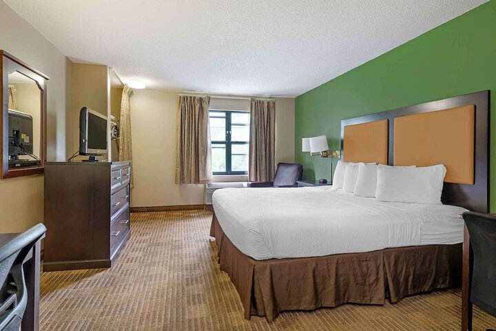 Room 18 of 28