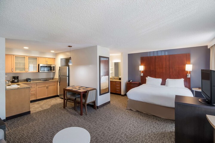 Room 15 of 36