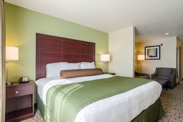 Room 8 of 33