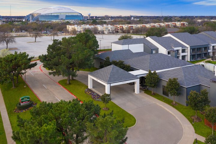Courtyard by Marriott Dallas Arlington / Entertainment Dist