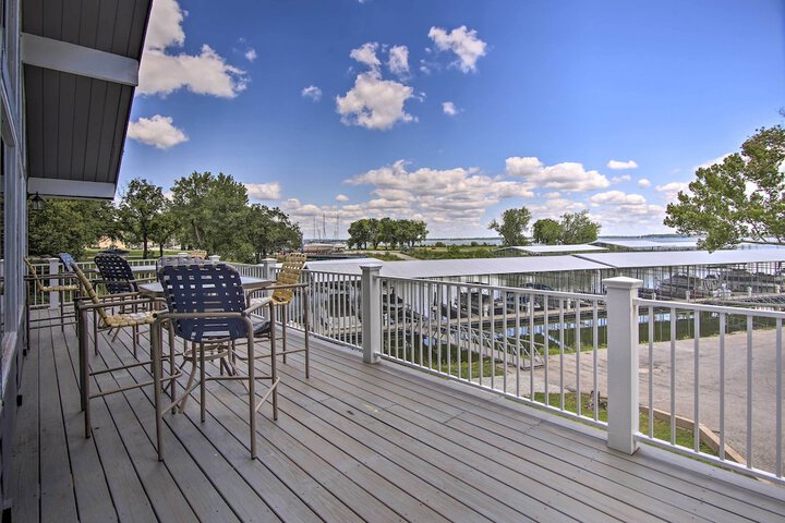 Walk to Lake: Family Gem w / Pool Access in Afton