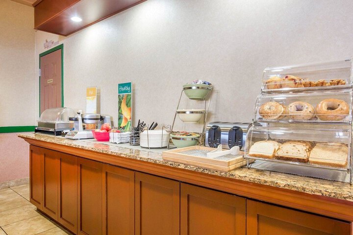 Breakfast/Coffee Service 27 of 30