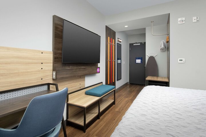 Room 34 of 48