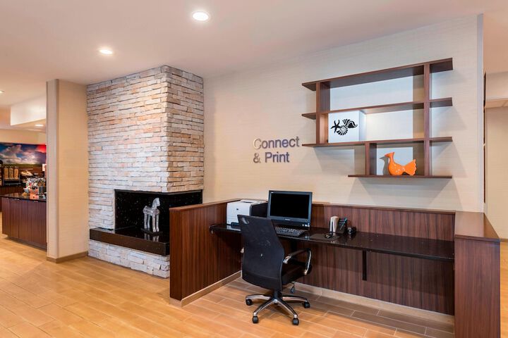 Business Center 22 of 24