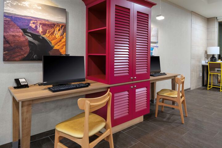 Business Center 21 of 21