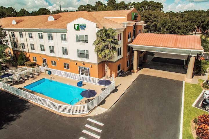 Holiday Inn Express Hotel & Suites Tavares - Leesburg by IHG