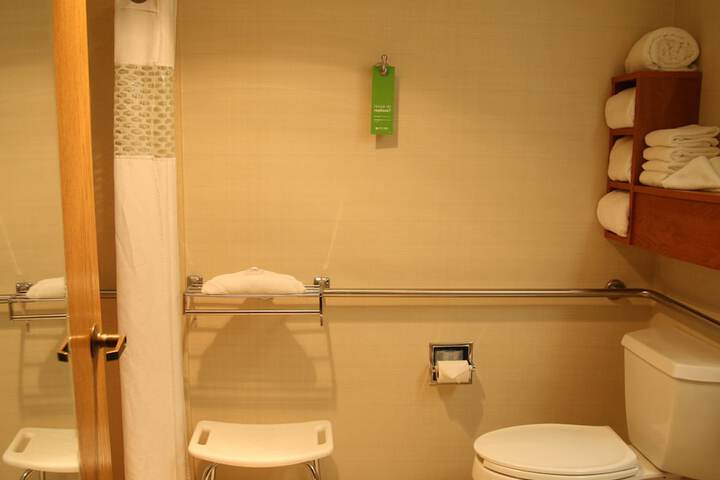 Room 33 of 63