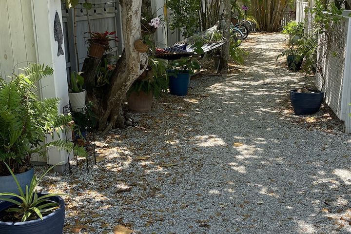 Tarpon Tale Inn