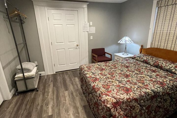 Room 38 of 61
