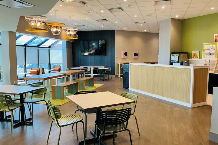 Spark by Hilton Montreal Brossard